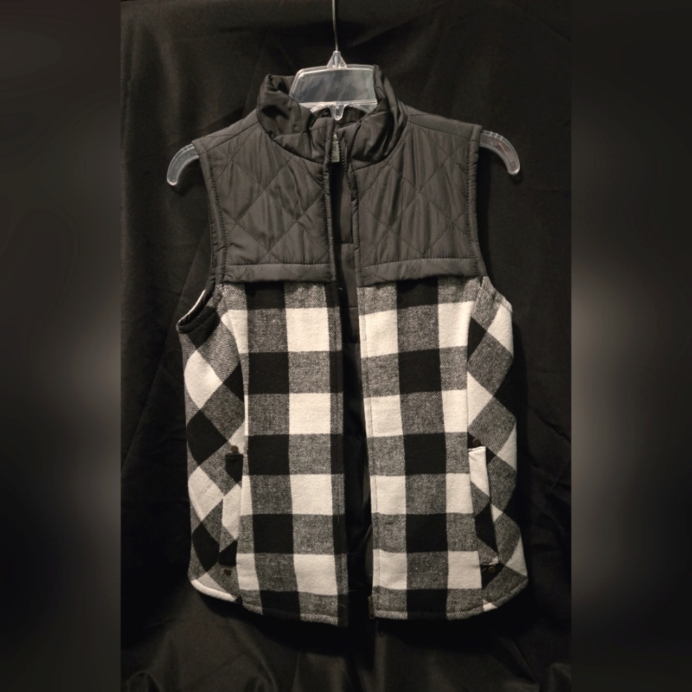 Black/White plaid quilted puffer vest from Maurices XS